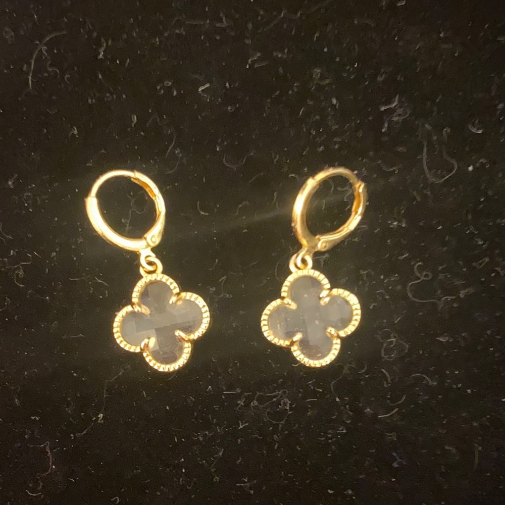 Elegant Gold and Clear Stoned Clover Earrings